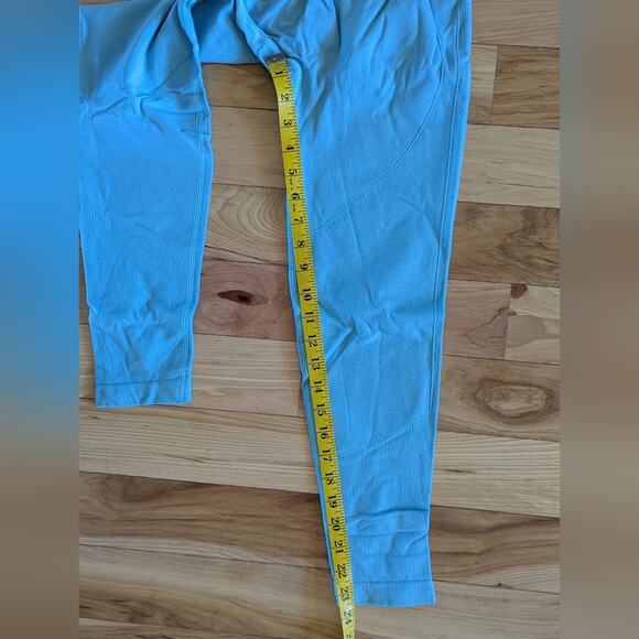 New Halara Seamless Leggings Size Medium - Picture 9 of 10